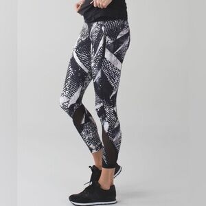 Lululemon Inspire Tight II (Mesh)
*Full-On Luxtreme, 25” inseam, Sz. 2, W5G70S